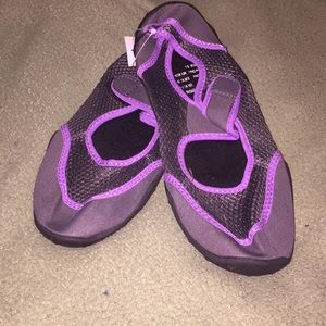 🏊🏼‍♀️NWT woman’s swim shoes